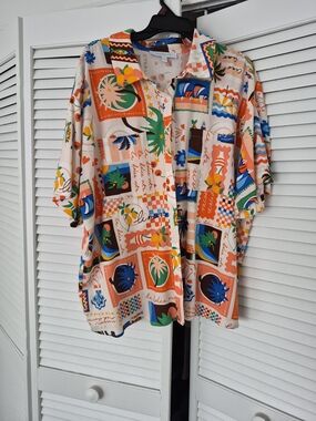 Women's Button-Down Short Sleeve Shirt in Multi-Color Print